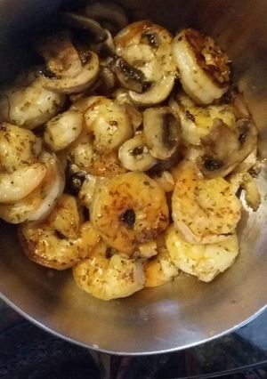 A picture of Shrimp and Mushrooms in Honey Wine Sauce.