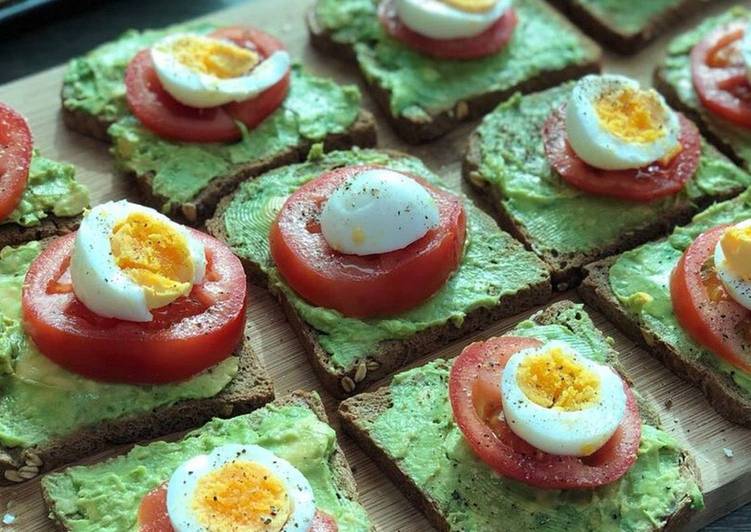 Recipe of Super Quick Homemade Avocado-Toast mit Ei 🥑