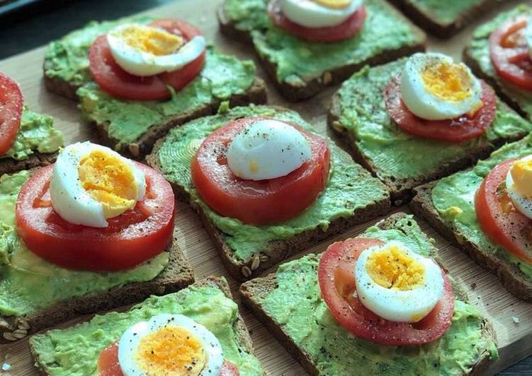 Avocado-Toast mit Ei 🥑