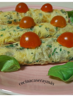 Una foto de Tortilla con cebolla caramelizada