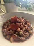 Potaje de col lombarda y col china, con garbanzos y panceta ibérica