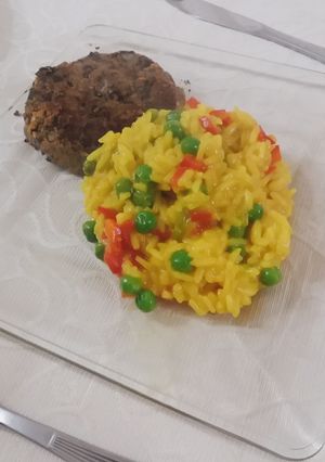 Una foto de Arroz amarillo con verduras