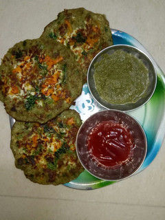 મગની દાળના પનીર ચીલા (Moong Dal Paneer Chila Recipe In Gujarati) રેસીપી મુખ્ય ફોટો