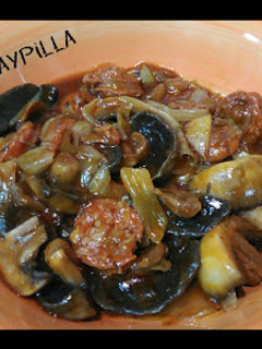 Una foto de Champiñones con chorizo