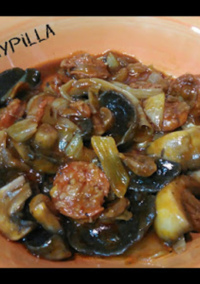 Una foto de Champiñones con chorizo