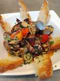 Sauté di Vongole Verace con Crostine di Pane