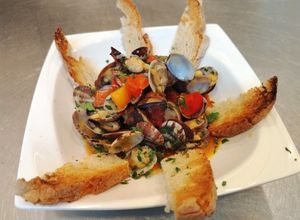 Foto di Sauté di Vongole Verace con Crostine di Pane
