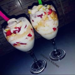 A picture of Fruits parfait.