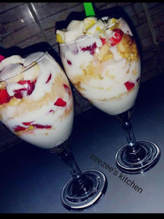 A picture of Fruits parfait.