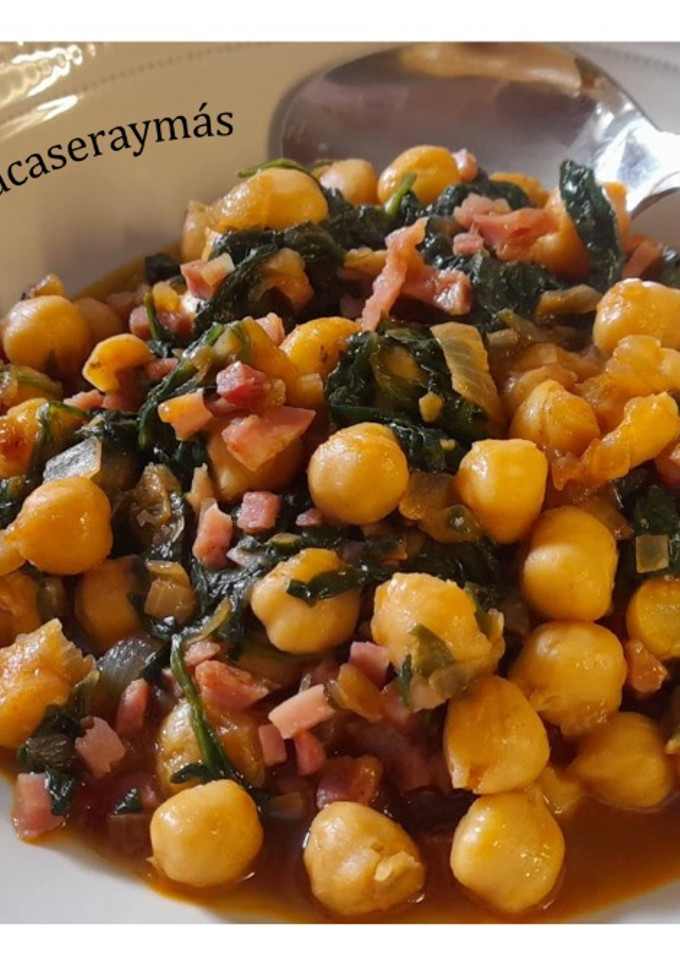 Una foto de Garbanzos con espinacas y jamón