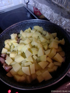 Una foto de Patatas al ajillo