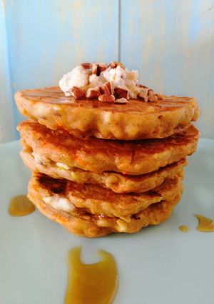 Una foto de Hot cakes pastel de zanahoria (carrot cake)🥕🥞