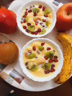 फ्रूट कस्टर्ड(FRUIT CUSTARD RECIPE IN HINDI) रेसिपी मुख्य फोटो