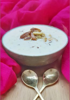 કેસરિયા દૂધ પાક (Kesariya Doodh Paak Recipe In Gujarati) રેસીપી મુખ્ય ફોટો