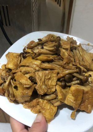 醬燒豆皮鴻喜菇 的食譜成品照片