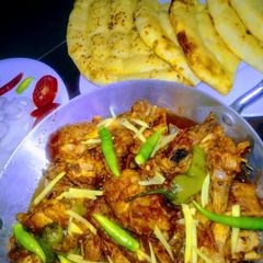 A picture of Chicken fry karahi with turkish pide bread.