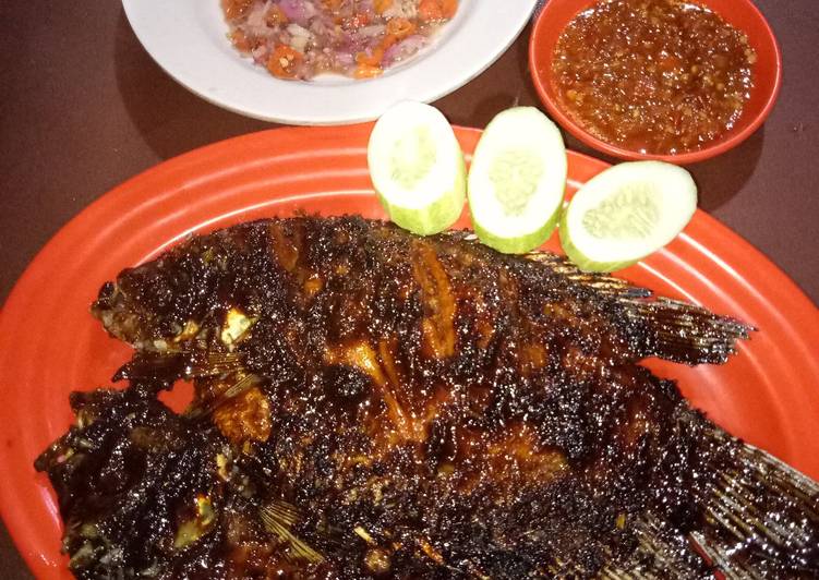 Resep Gurame Bakar Madu dgn Sambal Matah yang Bisa Manjain Lidah