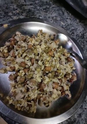मूंग मोठ (moong moth recipe in Hindi) रेसिपी मुख्य फोटो