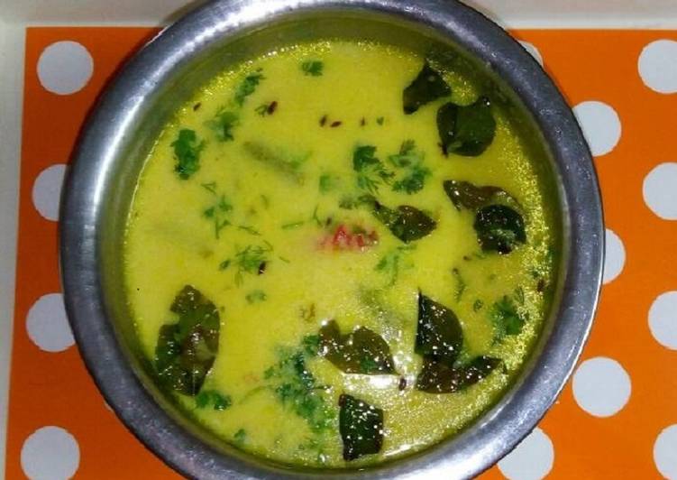 Kadhi Gole-maharashtrian style kadhi gatta
