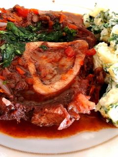 Una foto de Osobuco al Vino Tinto (carne a la cacerola)