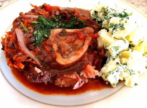 Una foto de Osobuco al Vino Tinto (carne a la cacerola)