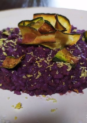 Foto di Risotto alle carote viola,zucchina croccante e scorza di limone