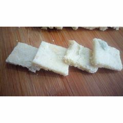 A picture of Suji tukri burfi (without sugar).