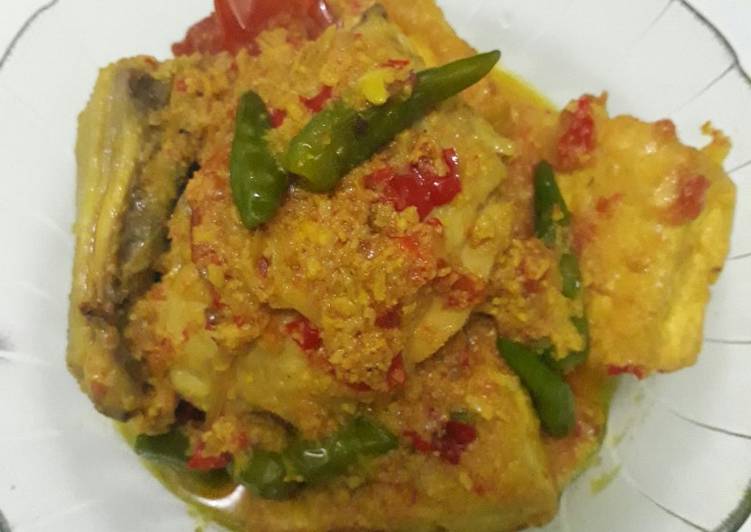 Ayam tahu bumbu kuning