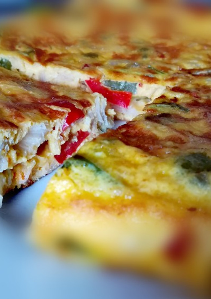 Una foto de Tortilla de bacalao y pimientos