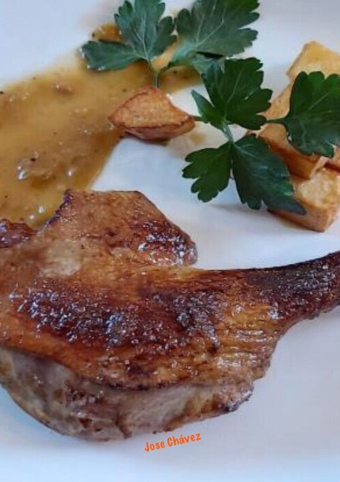 Una foto de Confit de Pato con Salsa de Vino dulce