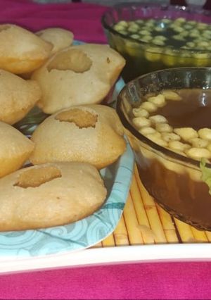 A picture of Sooji golgappa pani puri.
