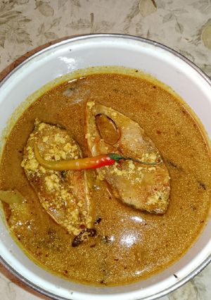 A picture of Hilsa with Yogurt | দই ইলিশ | the Bong way!.