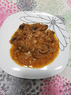 Una foto de Mollejas de pollo encebolladas