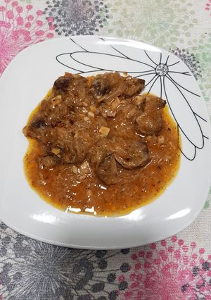 Una foto de Mollejas de pollo encebolladas