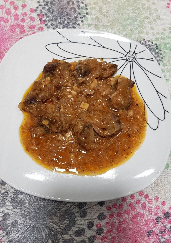 Una foto de Mollejas de pollo encebolladas