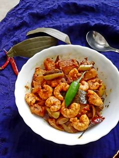 পটল আলু দিয়ে চিংড়ি(patol aloo diye chingri recipe in Bengali) রেসিপির প্রধান ছবি