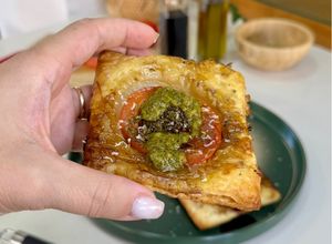 صورة لوصفة تارت البندورة بالمقلوب 🍅 Tomato Tarte