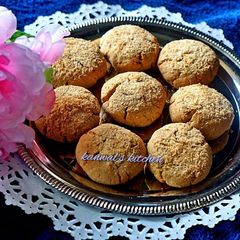 A picture of Wholewheat coconut cookies.