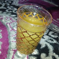 A picture of Cocumber juice with honey.