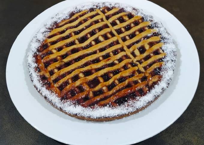 Crostata con confettura di frutti di bosco