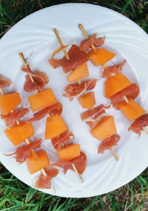 Une photo de Brochette melon/jambon sec