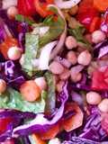Ensalada colorida de garbanzos