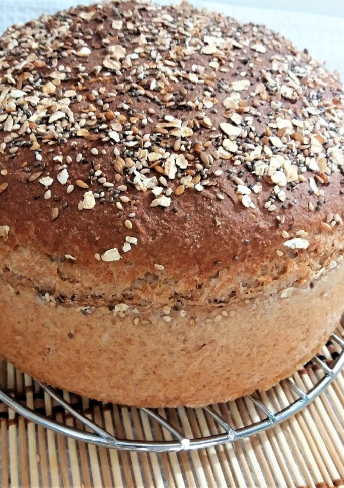 Una foto de Pan integral de espelta con semillas