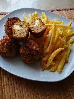 Sajttal töltött fasírt recept fotója