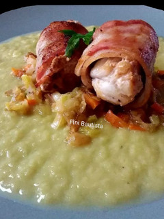 Una foto de Medallones de rape con salteado de puerro
