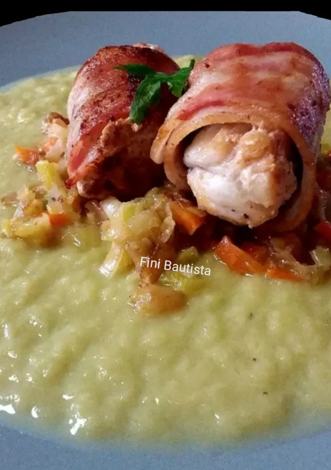 Una foto de Medallones de rape con salteado de puerro