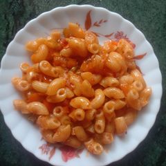 A picture of Schezwan pasta (macaroni).