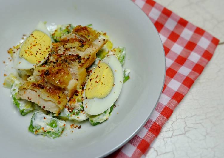 Langkah Mudah Menyiapkan Avocado salad with egg and chicken | #keto #ketopad Enak