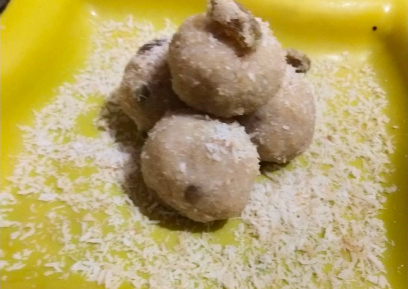 Coconut mawa laddu