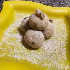 A picture of Coconut mawa laddu.